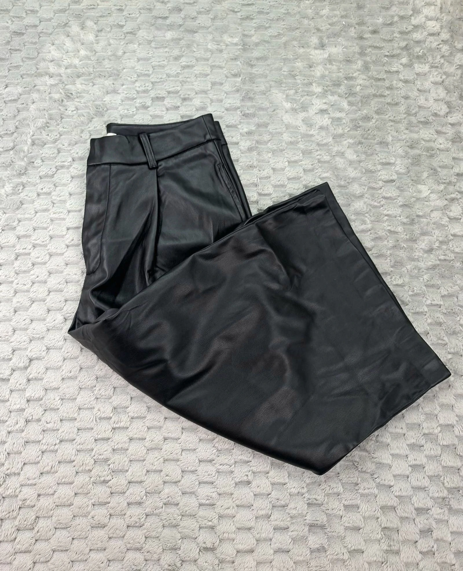 Sweewë Faux Leather Shorts Trousers Black Y2K Retro 2000s Style – photo 3